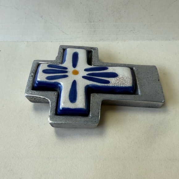 Vintage Blue & White Talavera Mexican Pottery Encased Pewter Wall Hanging Cross - Picture 2 of 8